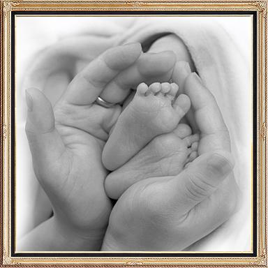 Baby-Feet-Mom-Hands
