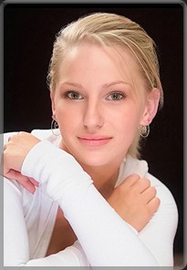 girl-black-white-296z