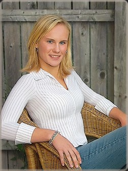 girl-fence-wicker-photo